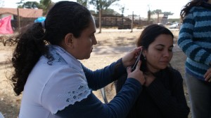 A auriculoterapia é uma terapia natural que consiste na estimulação de pontos nas orelhas. (Foto: Michel Faustino/SESAU).