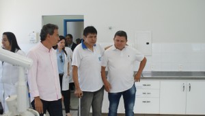 O prefeito Marquinhos Trad acompanhado das lideranças comunitárias da região conhecendo as instalações da unidade. (Foto: Michel Faustino).