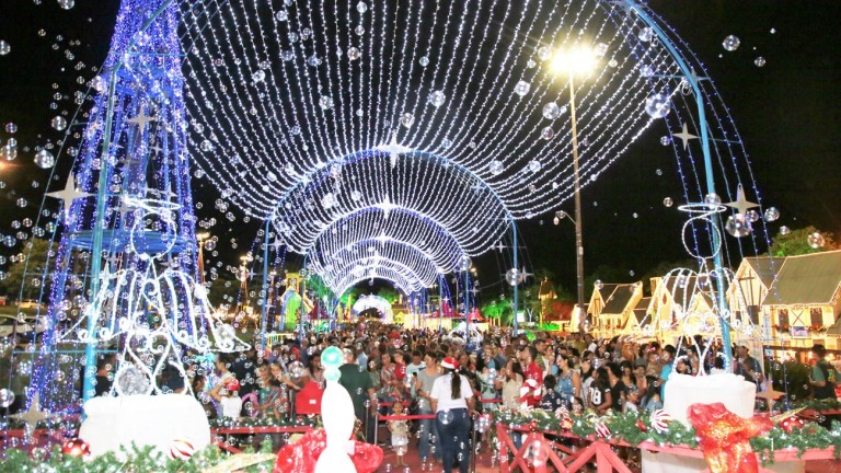 Cidade do Natal abre suas portas com 15 mil pessoas e espetáculos infantis  encantam o público | CGNotícias