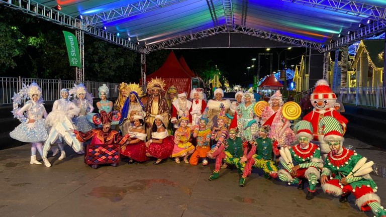 Cidade do Natal apresenta o espetáculo “A Árvore Mágica” e desfile de  personagens | CGNotícias