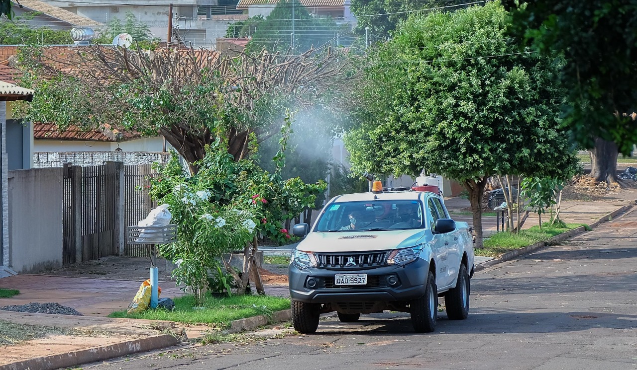 Circulando por dois bairros, Fumacê reforça ações de enfrentamento ao Aedes