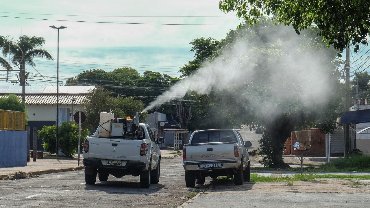 Fumacê reforça ações de combate ao Aedes no Universitário e Tiradentes