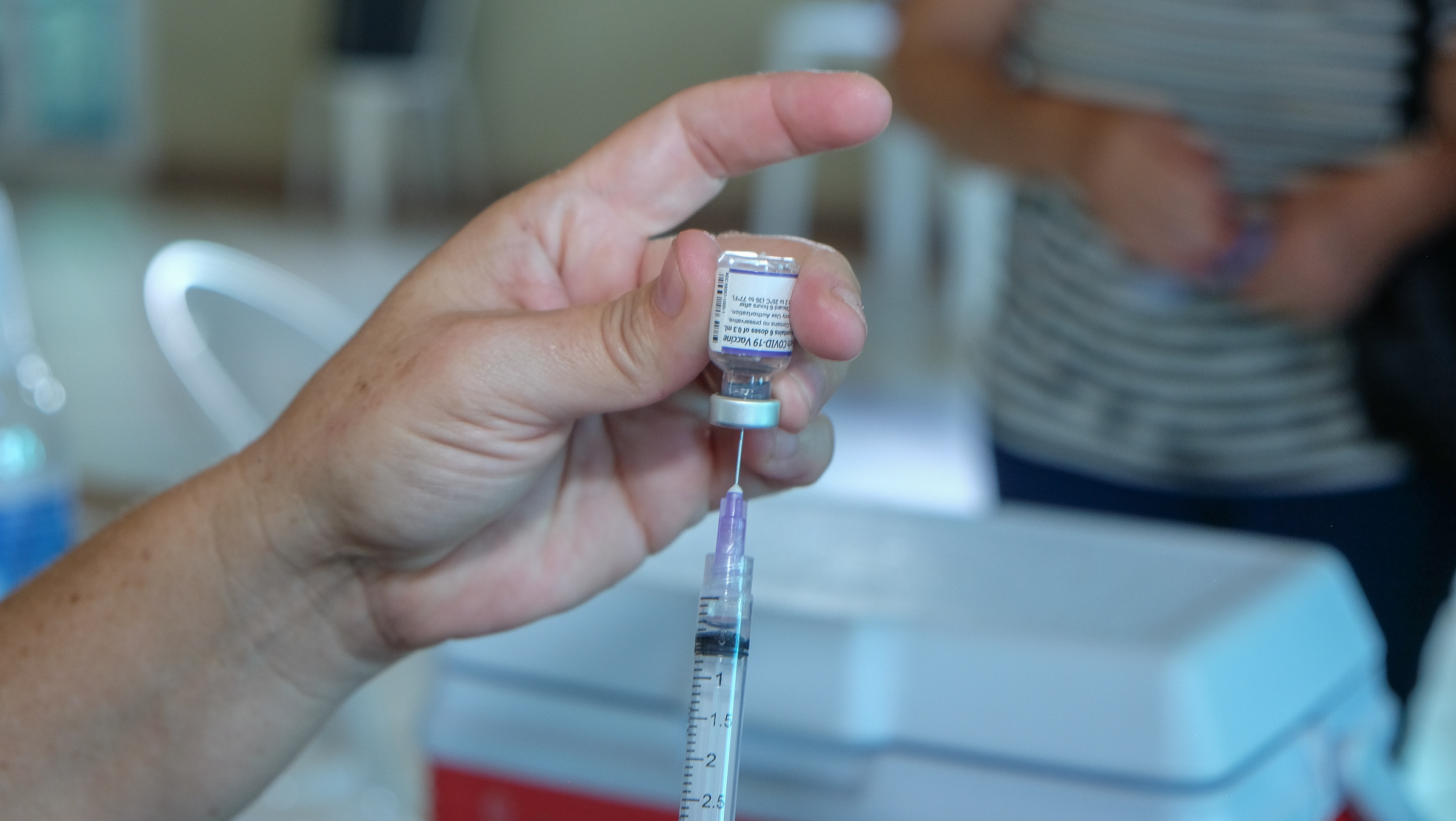 Em mais de 45 pontos, vacinas contra Covid-19 e Influenza seguem disponíveis para população