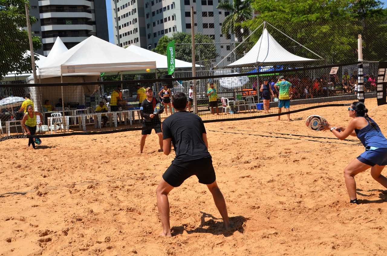 Curso de Beach Tennis aconteceu nesta sexta-feira na Capital
