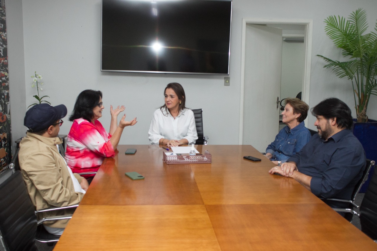 Prefeita Adriane Lopes se reúne com deputada e ex-ministra para discutir projetos para Campo Grande