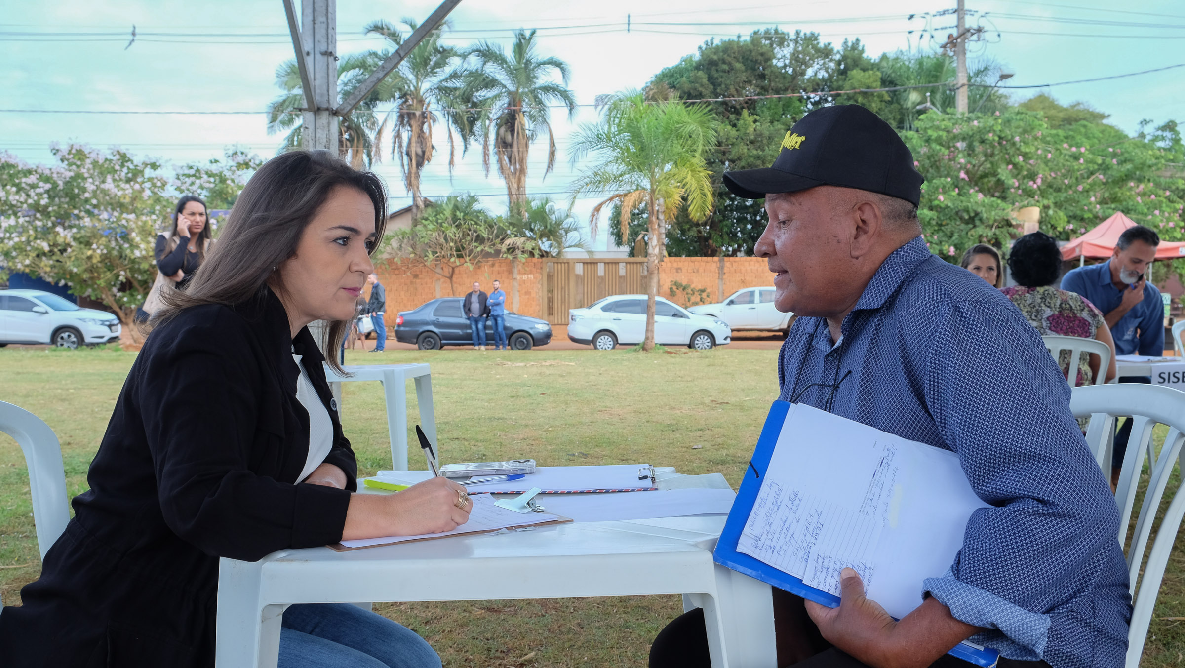 Prefeita Adriane Lopes leva gabinete itinerante e atende população na região do Imbirussu