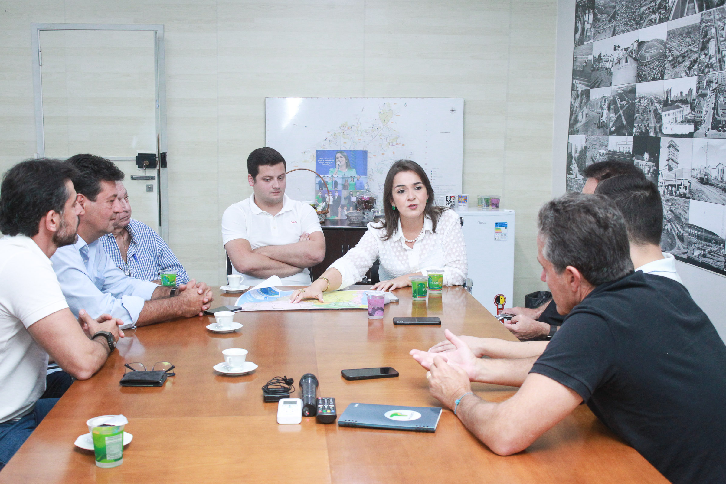 Prefeita Adriane Lopes recebe empresários do Paraná e apresenta programas para atrair novos negócios para Campo Grande