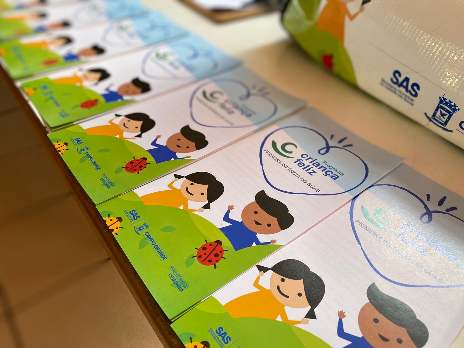 Kits de livros estimulam desenvolvimento e fortalecem diálogo entre pais e filhos do Programa Criança Feliz