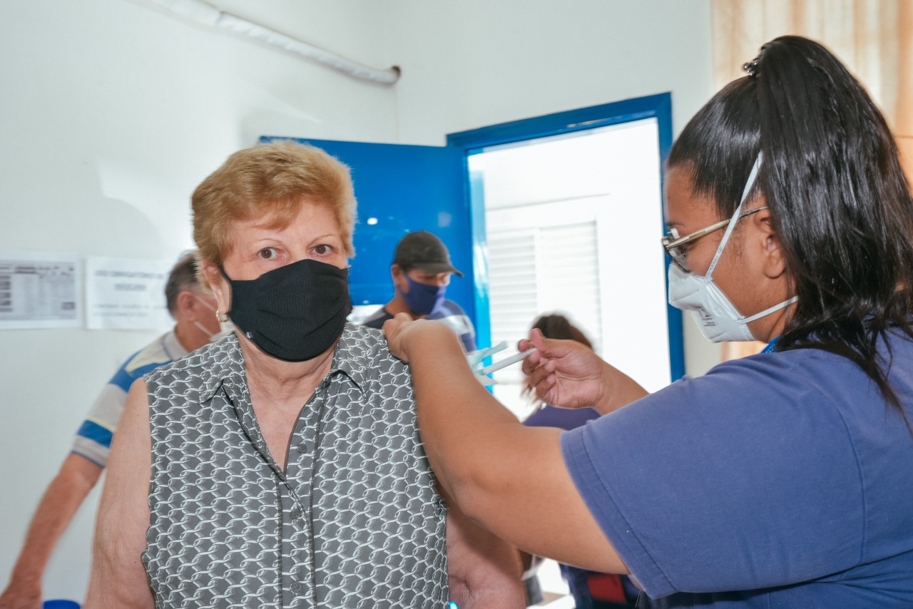 Prefeitura disponibiliza vacina contra Covid-19 e Influenza o dia todo