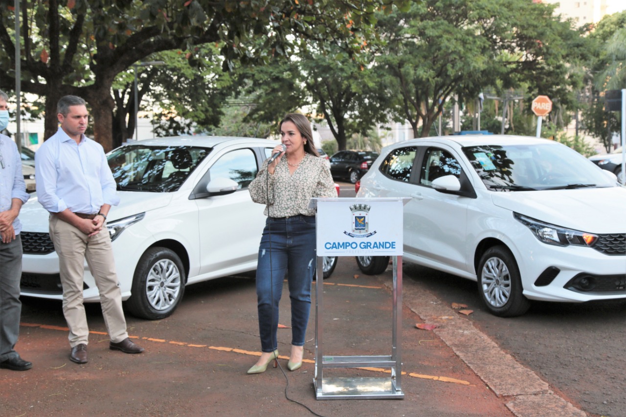 Prefeitura entrega veículos para reforçar ações da Fundação Social do Trabalho