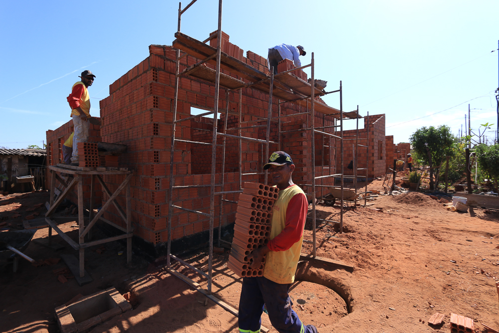 Construção de casas que atenderão moradores da Cidade de Deus mobiliza 40 trabalhadores no José Teruel