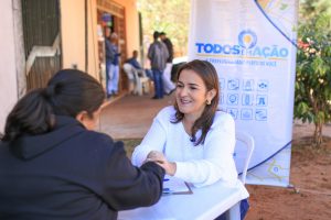 Prefeita Adriane Lopes faz atendimento na região do Segredo durante o gabinete itinerante