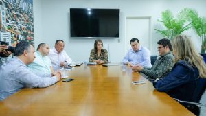 Prefeita recebe empresários Chilenos apresentando programas para atrair novos negócios