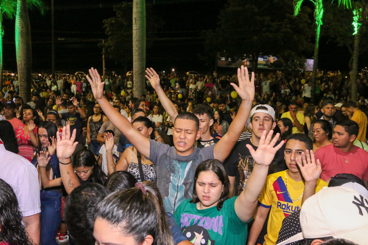 Gospel Fernandinho reúne 30 mil pessoas no último dia de festa na 'Cidade da Páscoa'