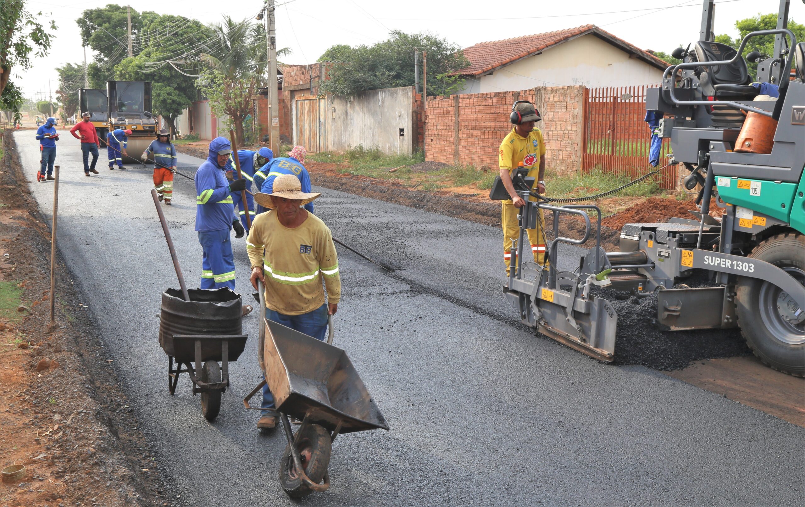 Prefeitura avança com obra de drenagem e pavimentação em 16 ruas do Jardim Oliveira