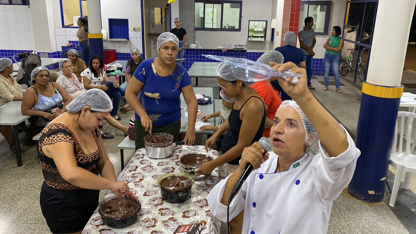 1º curso de ovos de Páscoa Gourmet capacita 40 mulheres na Moreninha