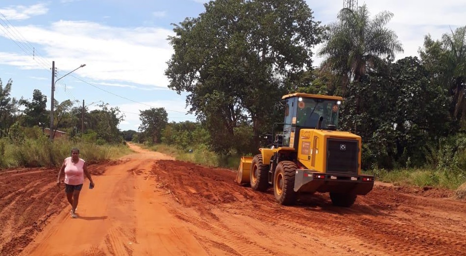 Manutencao de via rural Prefeitura fortalece o agronegócio com investimentos na infraestrutura de escoamento da produção