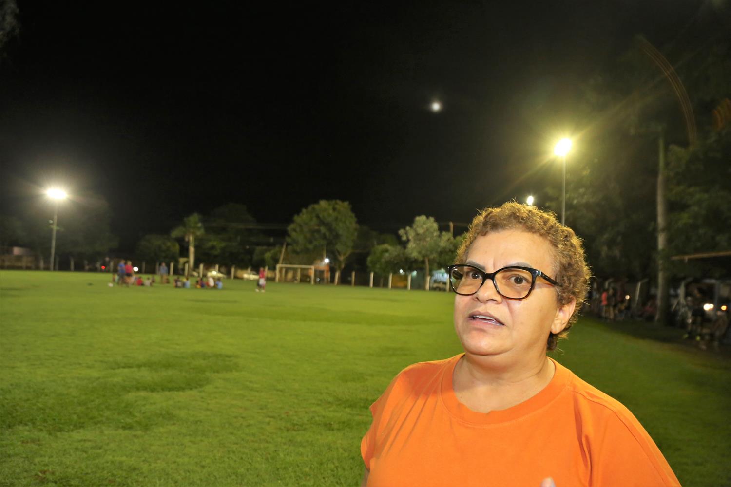 Famílias comemoram a iluminação no 'Brasilzinho' do Coophavila 2