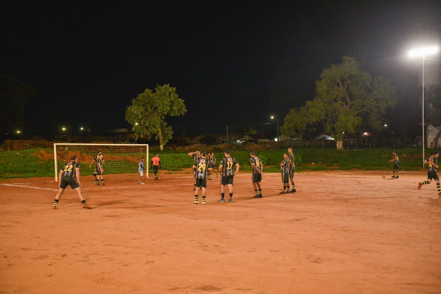 IluminacaoCampoTarsila 3 Prefeitura entrega iluminação para esporte e lazer no Campo de Futebol do Bairro Tarsila do Amaral